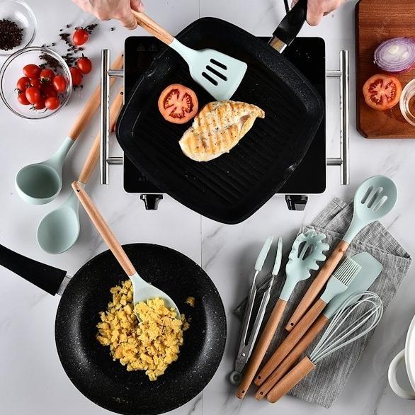 

\\\\\] Spatula set alat masak silicon with wood handle