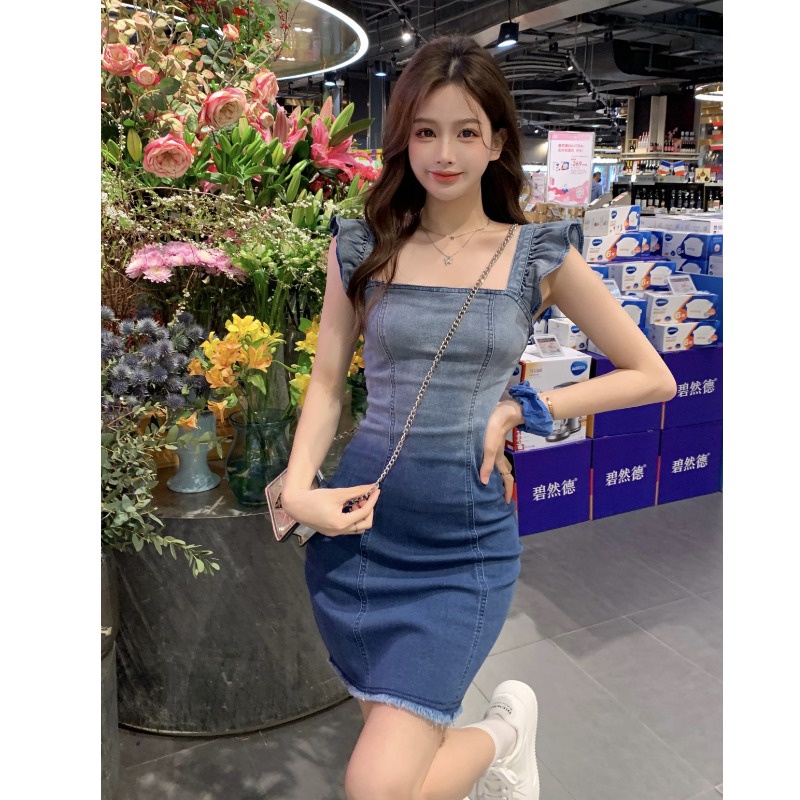 Red 2023 Musim Panas Baru Kecil Denim Gradien Suspender Rok Panjang dengan Lengan Terbang Kecil dan Tepi Mentah Kamar Kerja Honey Dress Wanita