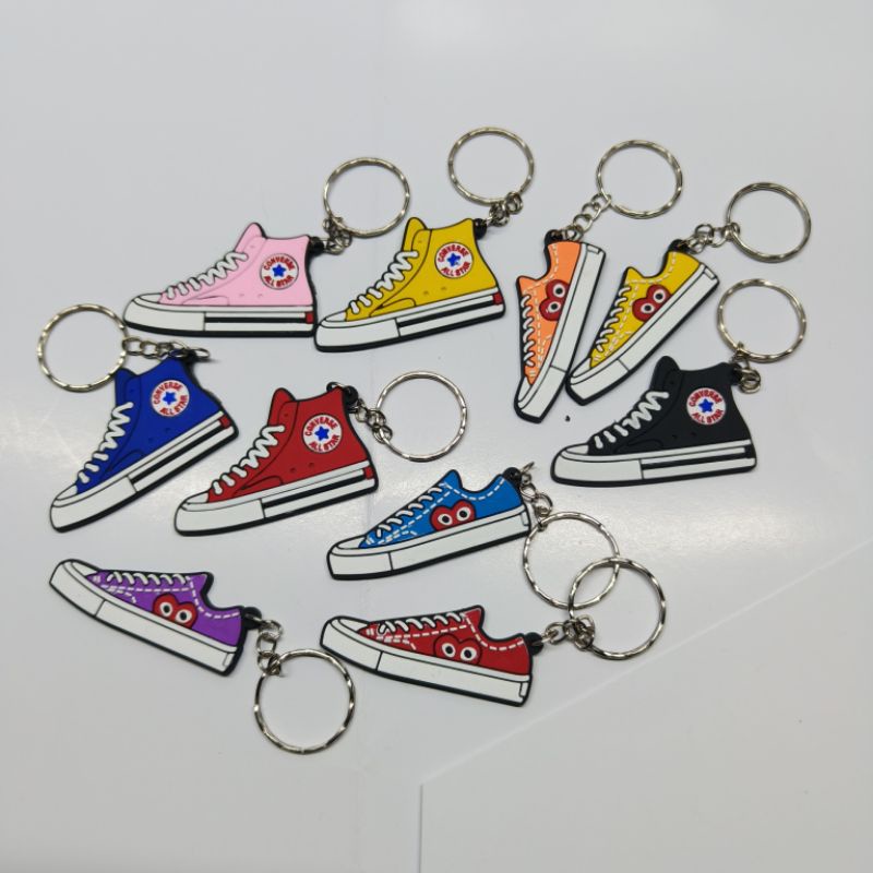 Gantungan kunci sepatu Converse 2D