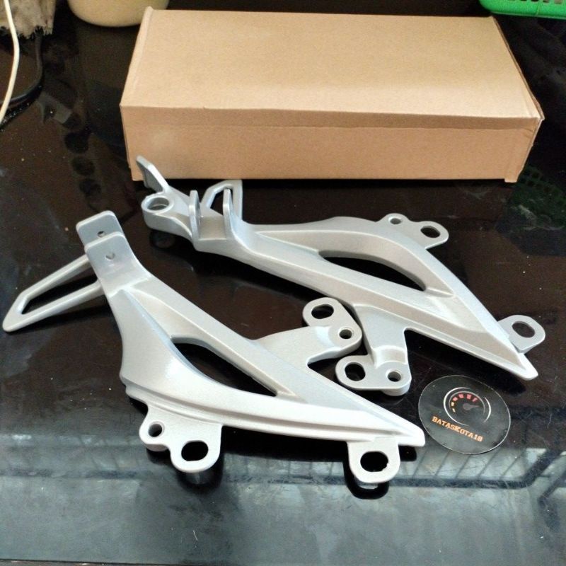 Pangkong step foostep belakang set supra x 125 hi helm in