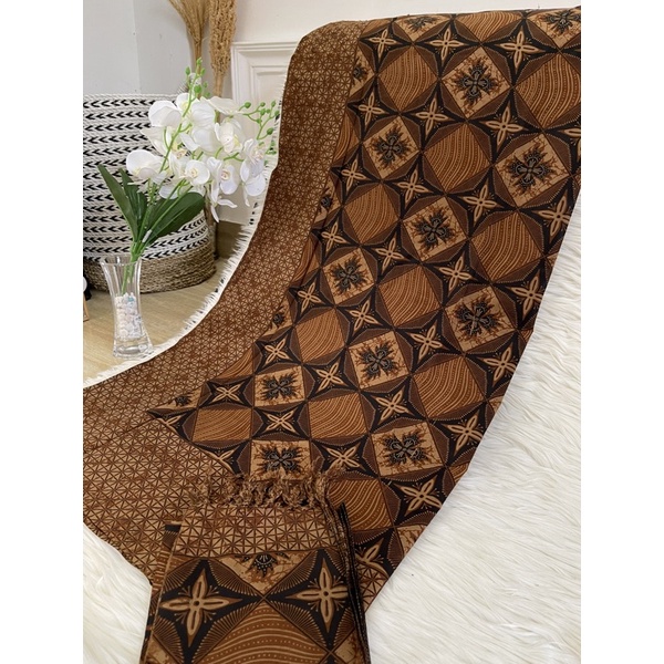 batik klasik include slendang