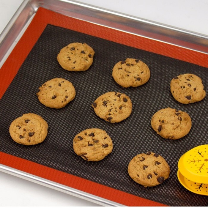 

Perforated Silicone Baking Sheet Baking Mat / Silmat Hitam 40x60cm