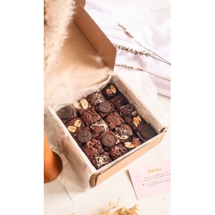 

Terkini.. Brownies Fudgy brownies hampers baked homemade Mini Box isi 20 bites Y8L