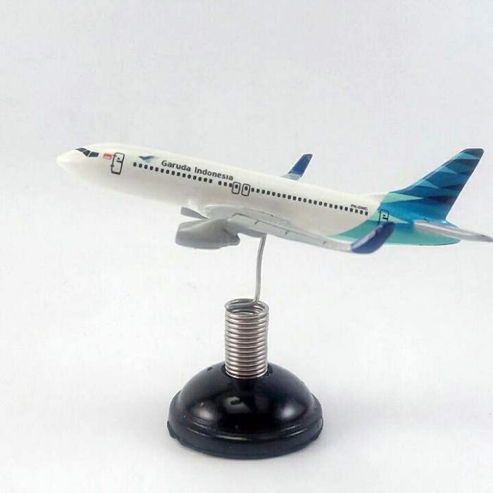 miniatur per pesawat dashboard mobil garuda indonesia
