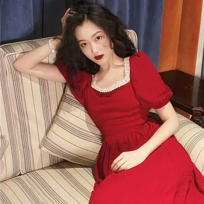 Red Musim Panas Bahasa Perancis Retro Merah Gaun Super Peri Temperamen Pinggang Ramping Ramping Kerah Persegi Platycodon Bisa Garam atau Manis Panjang gaun Wanita