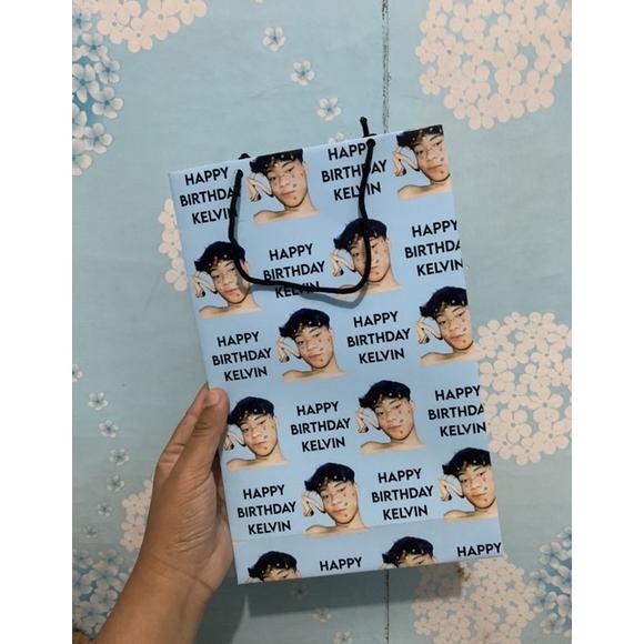 

7.7 Papperbag custom wajah/ paperbag/ paper bag kado free edit (baca deskripsi)