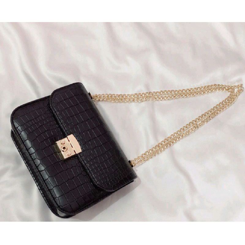 Tas selempang Marvin/Tas selempang wanita/Tas selempang viral/Tas kekinian