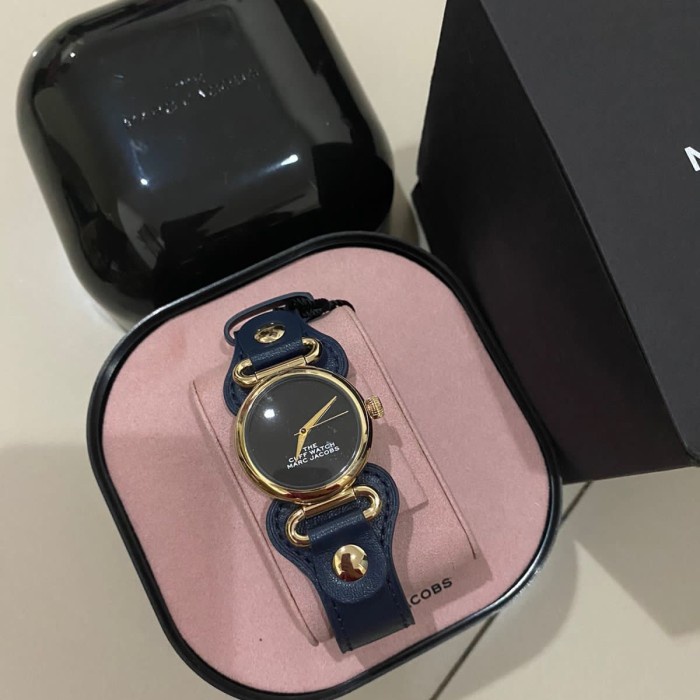 MUST HAVE JAM TANGAN MARC JACOBS MJ0120179288 THE CUFF WATCH LADIES TERMURAH