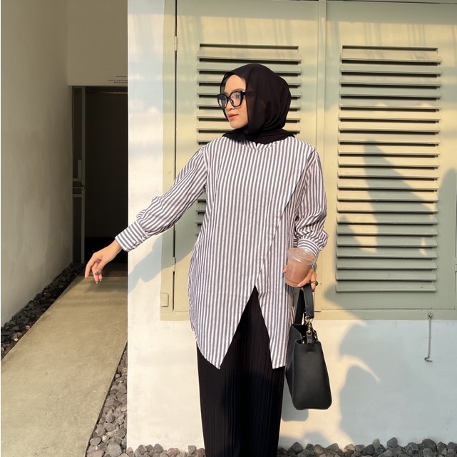 RAABIHA | Milly Blouse Salur | Atasan Salur Lucu | Blouse Salur Silang