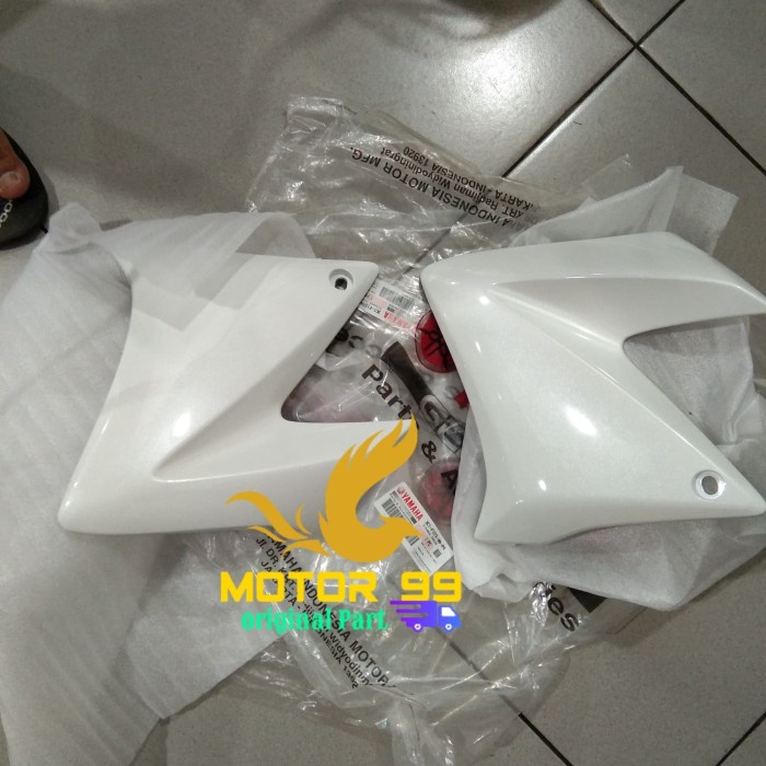 Sayap tengki set Vixion putih old ori ygp