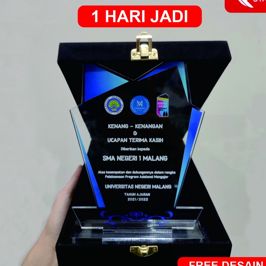 

[KODE PRODUK 7T0D88151] Plakat Akrilik / Plakat Wisuda / Plakat Magang / Vandel Print UV