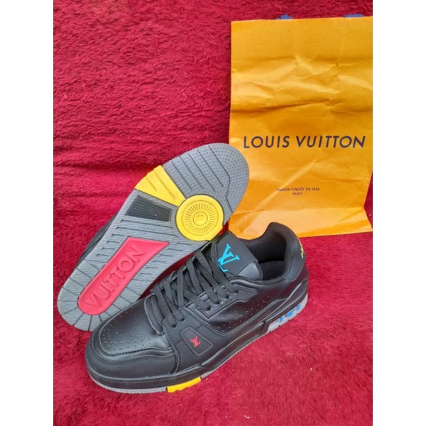 sepatu LV Trainers / Louis Vuitton Made in Italy