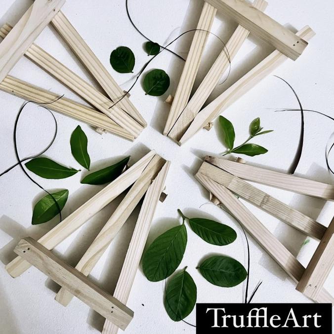 

Easel Kayu Stand Lukis Kanvas Tinggi 30cm Grosir 10Pcs | Easel |Kanvas