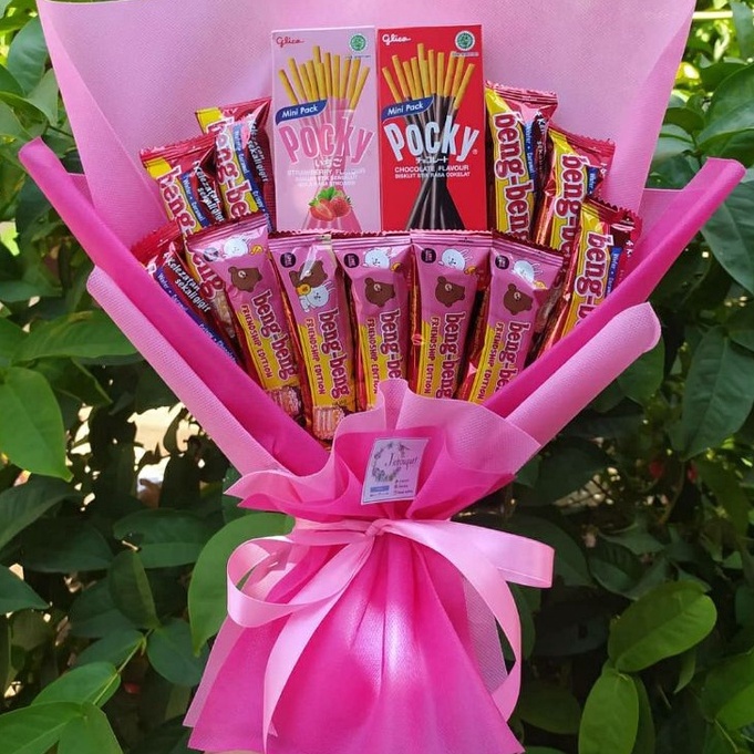 

CCMC2810㊕ (S) Buket Snack pink pocky /paket/bingkisan Snack Ulang Tahun/Ultah/ Wisuda/Kado/Hadiah ㊓