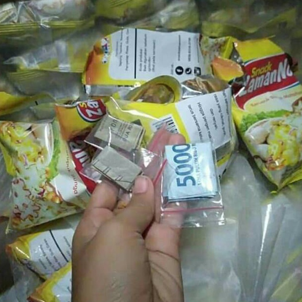 

Terlaris.. Snack zaman now berhadiah emas dan uang tunai / ciki termurah / snack berhadiah / snack viral / new terbaru 37