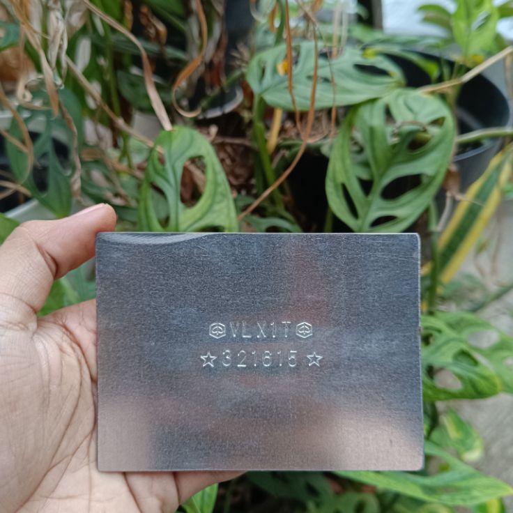 Promo Ketok nomor rangka Vespa di plat besi