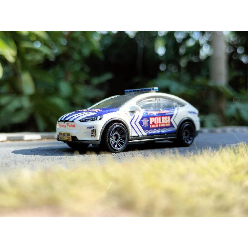 diecast miniatur Tesla custom mobil polisi patwal pjr skala 64
