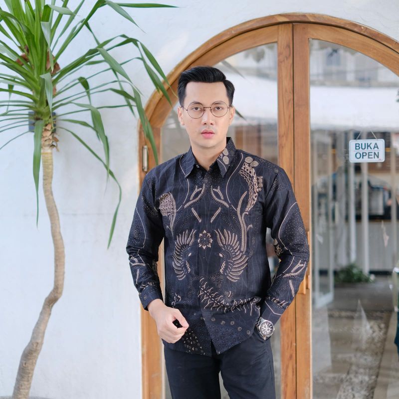 Kemeja Batik Pria Slimfit Lengan Panjang Hitam Kekinian