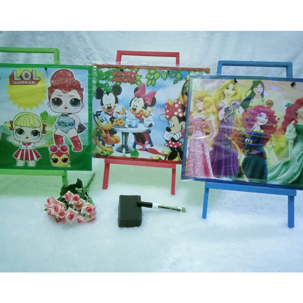 

➚➹✲ papan tulis white board / white board anak karakter 30x40 ( plus penyangga dan spidol ) Ready Stock