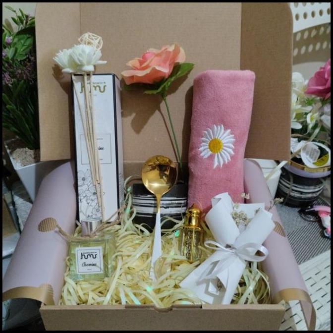 

Barang Terlaris Dece Hampers Ulang Tahun Kado Ulang Tahun Nenek Sellyangelinastore