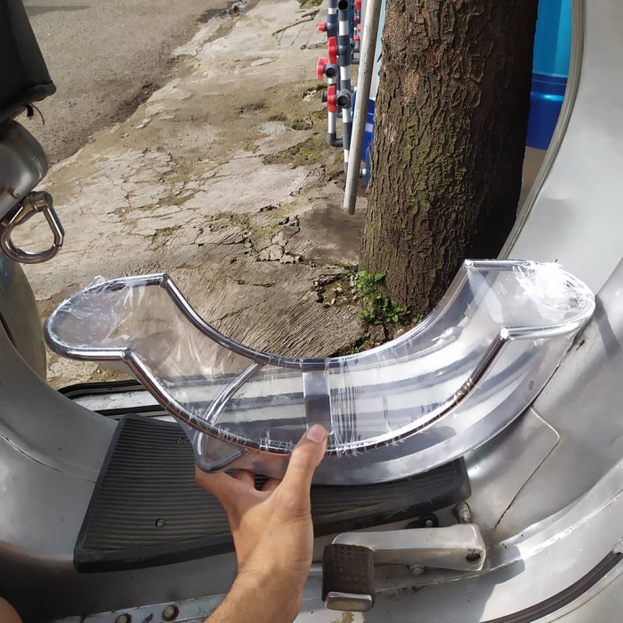 dudukan / tiang ban serep vespa ring 10 chrome
