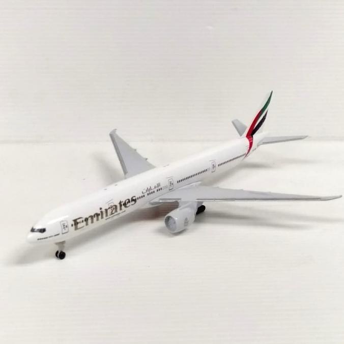 Pesawat Diecast Miniatur Emirates Airlines Boeing 777-300Er