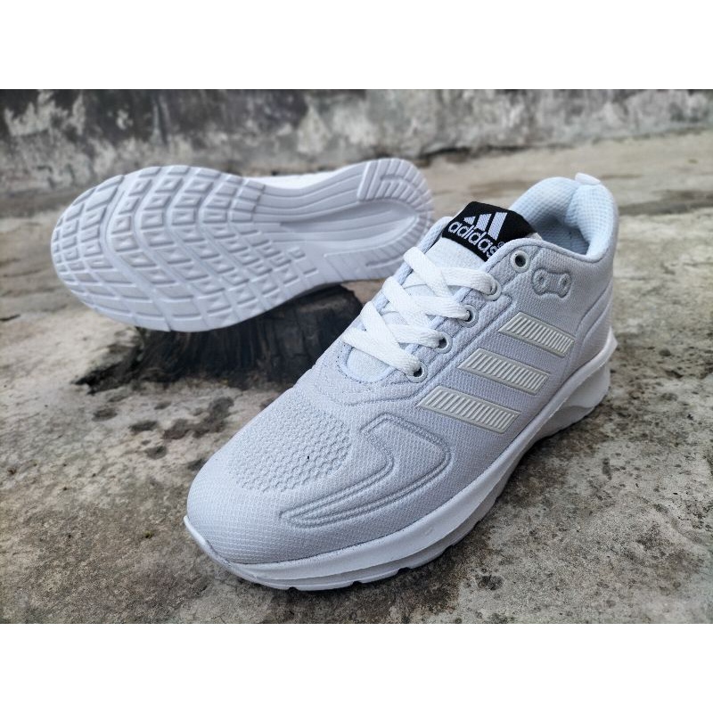 sepatu adidas hitam polos sepatu olaragah,joging