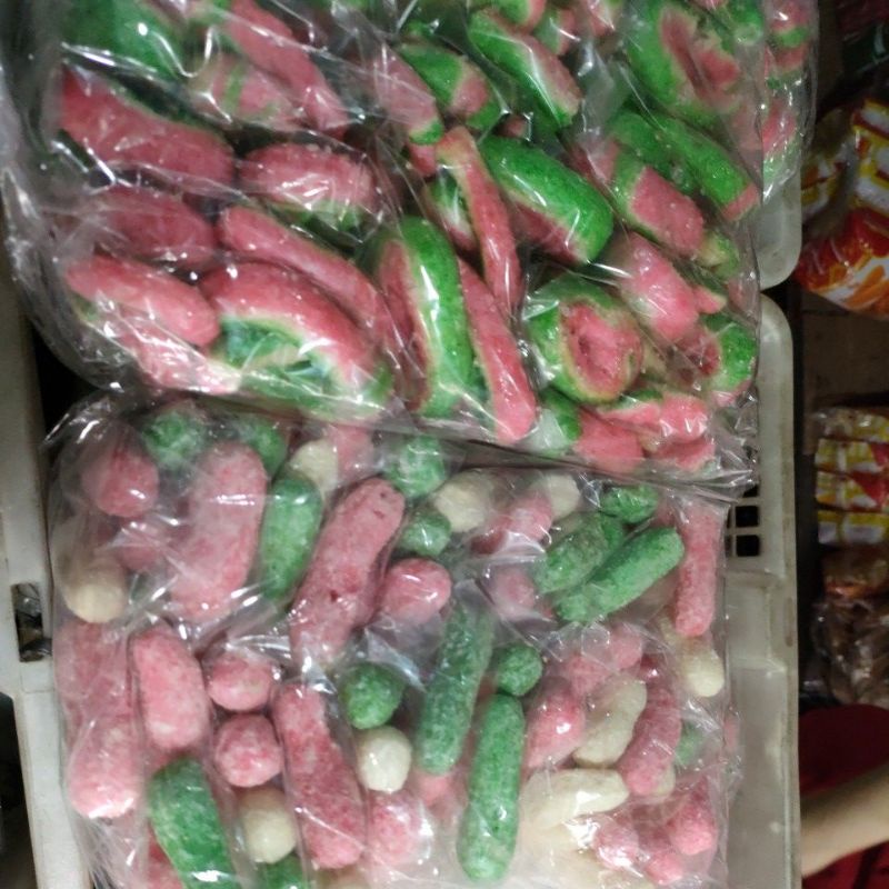 

jajanan snack tai kucing warna warni bentuk bulat dan panjang