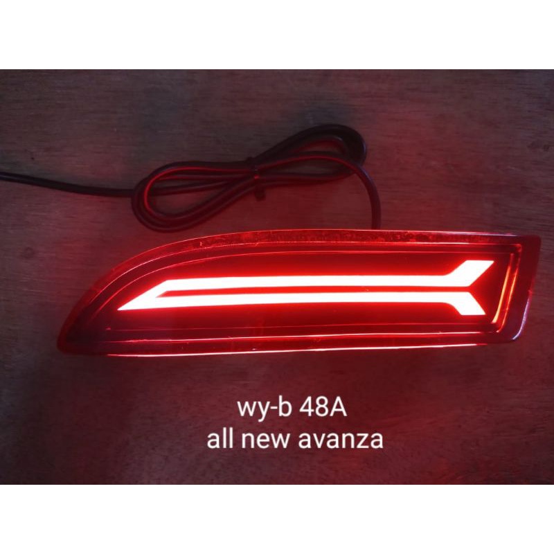 LARIS LAMPU REFLEKTOR CAHAYA MATA KUCING BUMPER BELAKANG MOBIL ALL NEW AVANZA 2012 2013 2014 2015