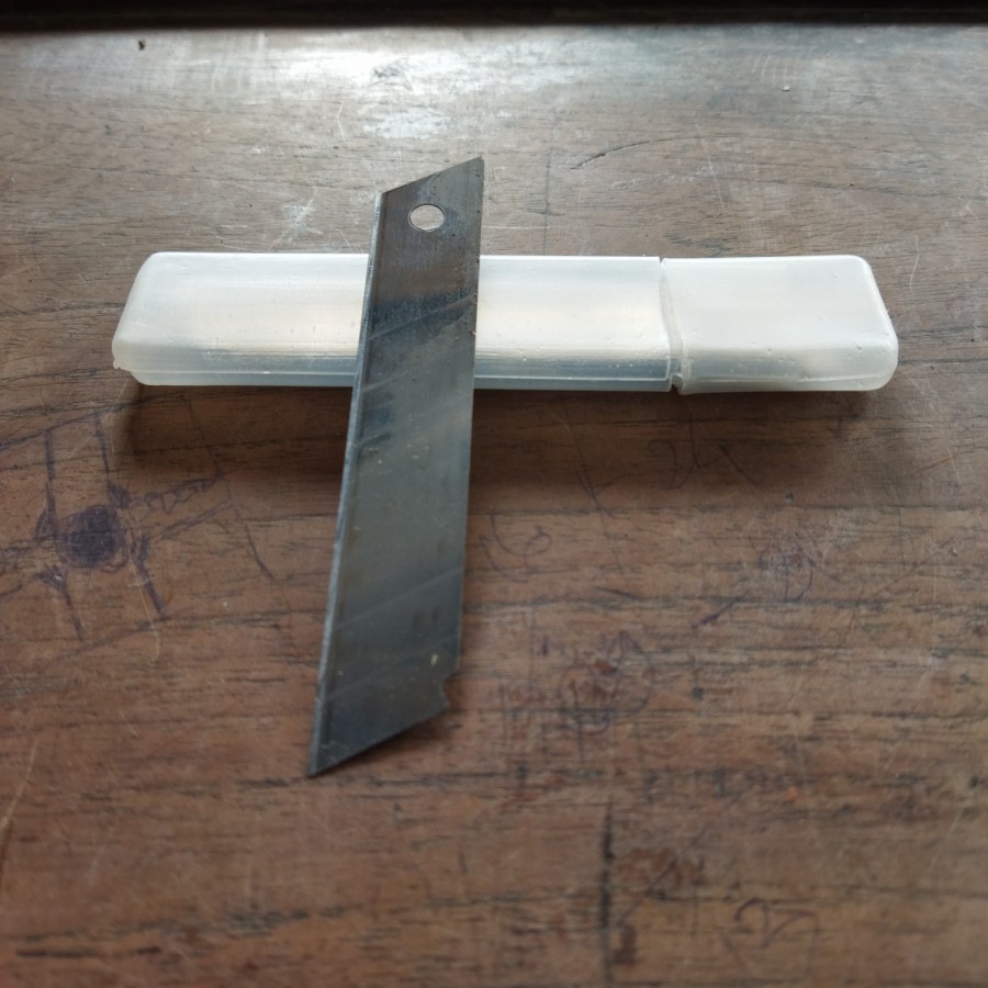 

Isi Cutter Besar Refill Cutter Kater Besar Pemotong