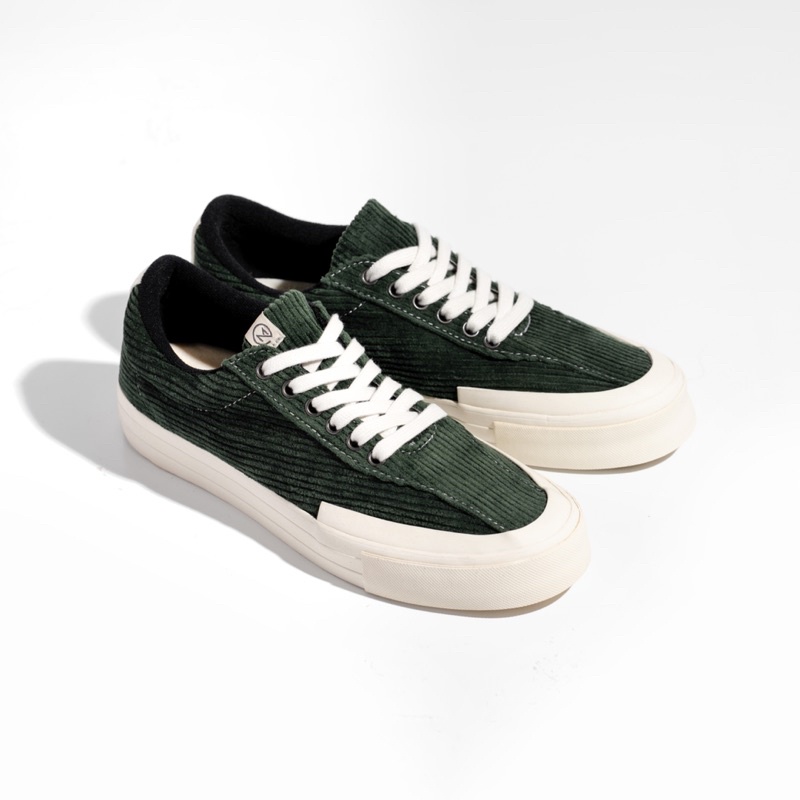 MARQUE.CO ‘Tova’ DARK GREEN Corduroy vol 3.0 - Sepatu Pria &amp; Wanita dengan Konsep Jadul Nostalgia 1990an! Bonus Mainan Jadul, dan Insole Super Empuk! Packaging Sneakers Paling Unik!