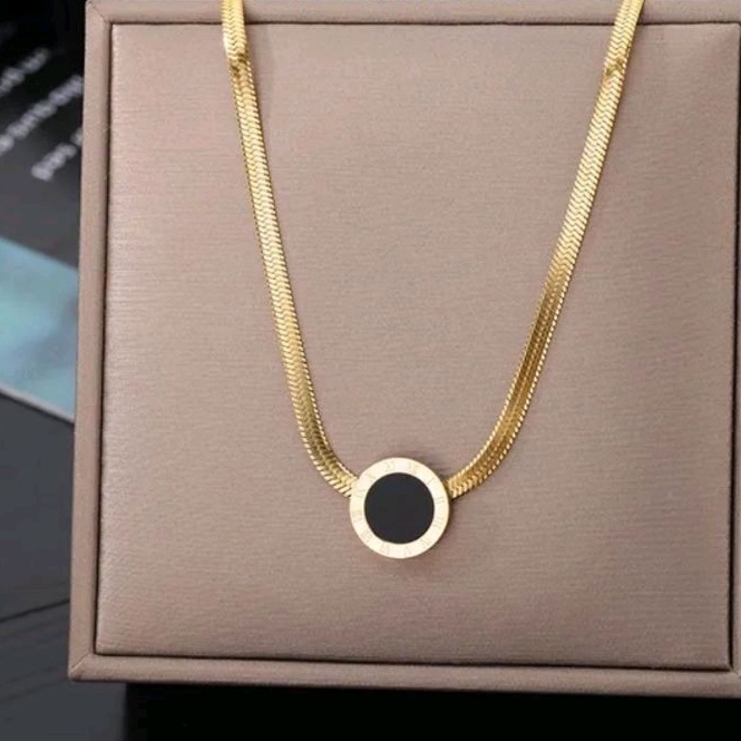 kalung gepeng liontin hitam