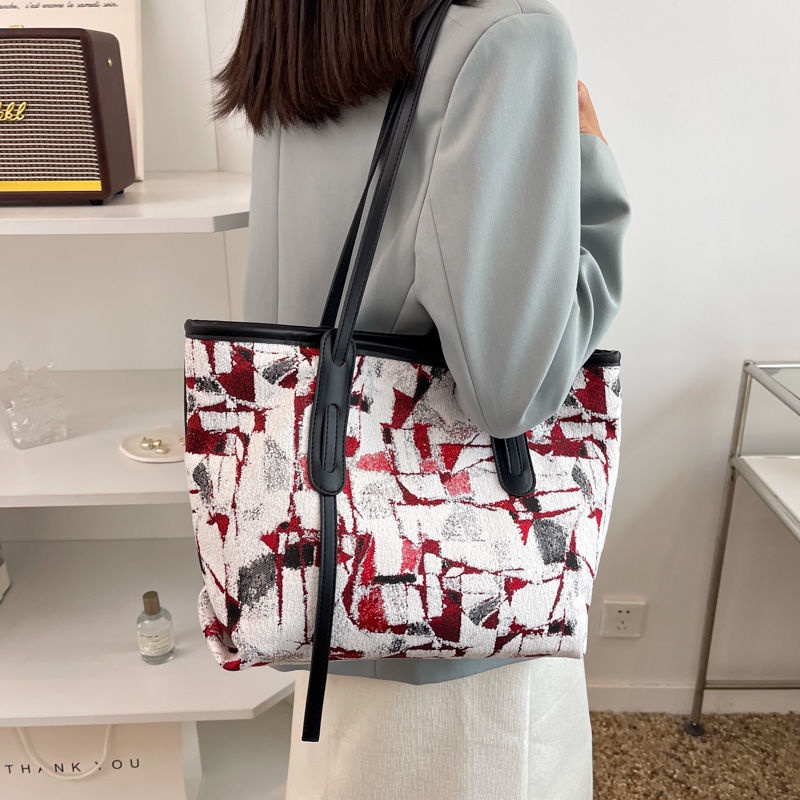 Sera Net Merah Tas Besar Wanita 2023 Baru Fashion Niche Komuter Tas Bahu Kapasitas Besar High-End Rasa All-Match tote Bag