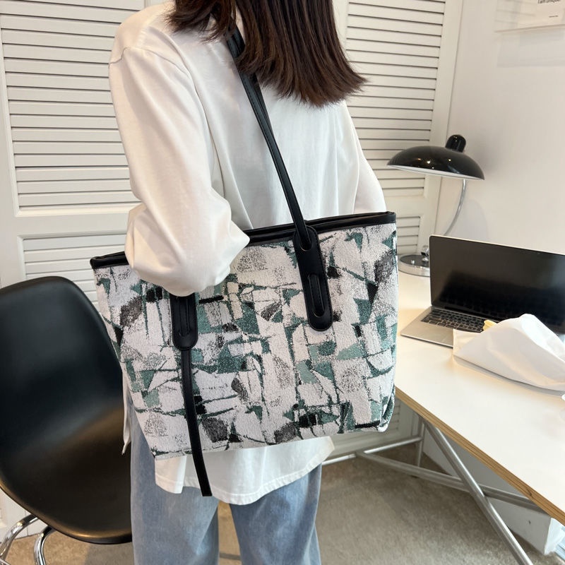 Sera Net Merah Tas Besar Wanita 2023 Baru Fashion Niche Komuter Tas Bahu Kapasitas Besar High-End Rasa All-Match tote Bag