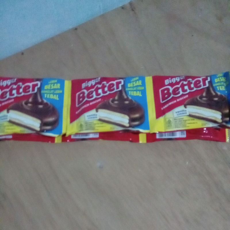 

Bigger BETTER Sandwich Biscuit Vanilla Cream Isi 10 x 27 gr Renceng