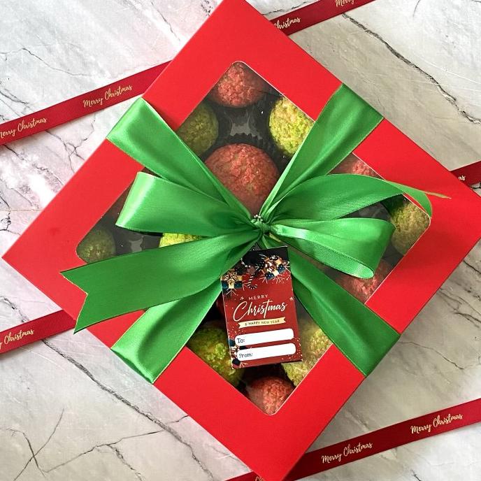 

(DIKIRIM H+1) Christmas Hampers/ Hampers Natal box of 16 choux // soes