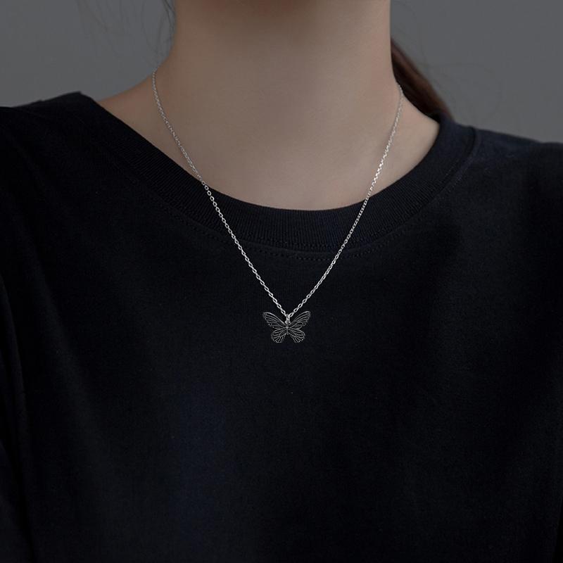 【COD】Kalung kupu-kupu halus Serbaguna Retro Gaya Korea Pasangan Liontin Sederhana Aksesoris