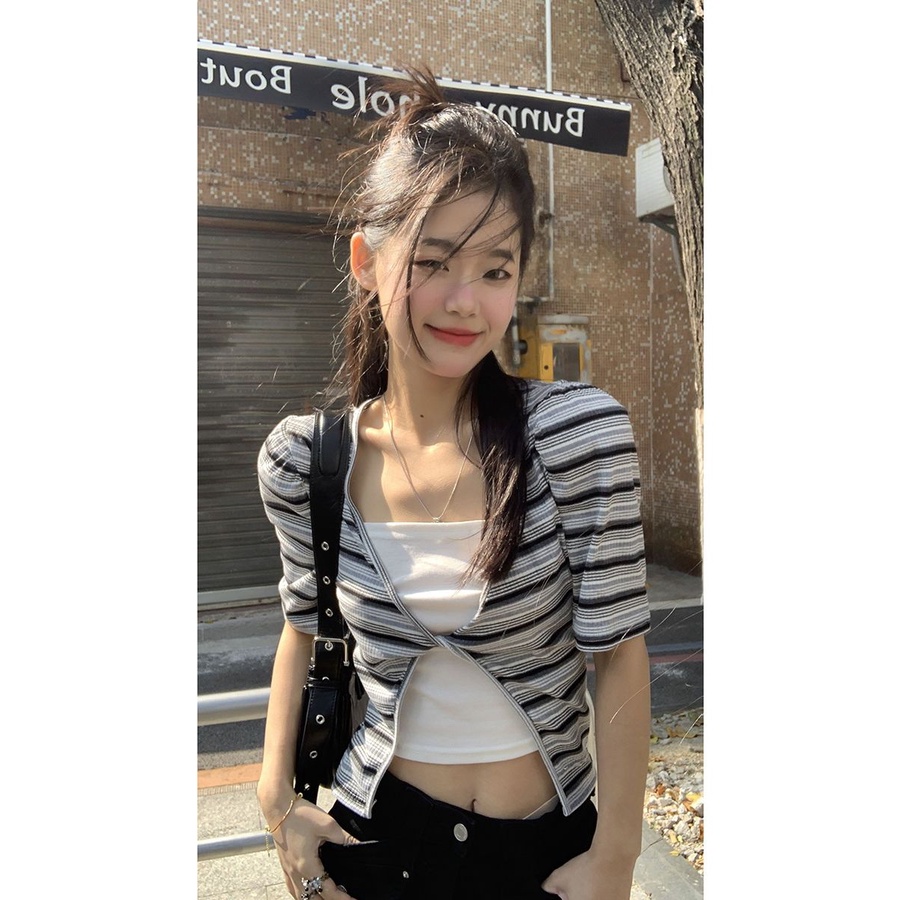 Red Korea Manis Babes Rasa Desain Garis Penyambungan Palsu Dua Potong Atasan Musim Panas Baru Niche Fried Street Slim T-shirt Tide