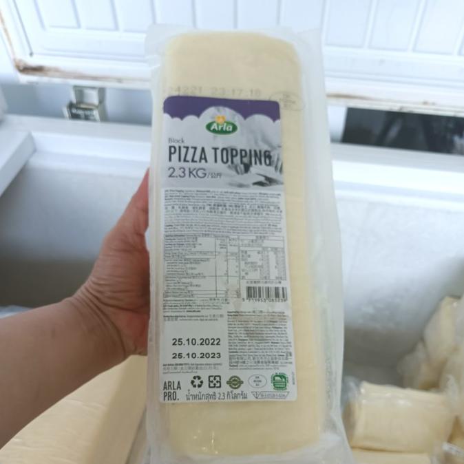 

Arla keju mozzarella 2,3kg khusus ojek ---NEW---