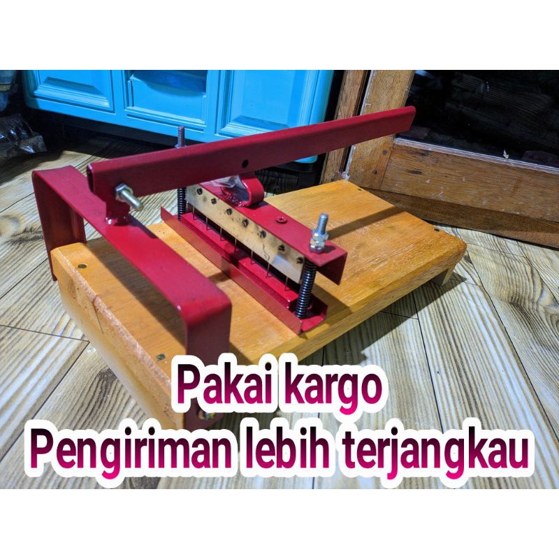 

Mesin pelubang atau penusuk plastik tempe