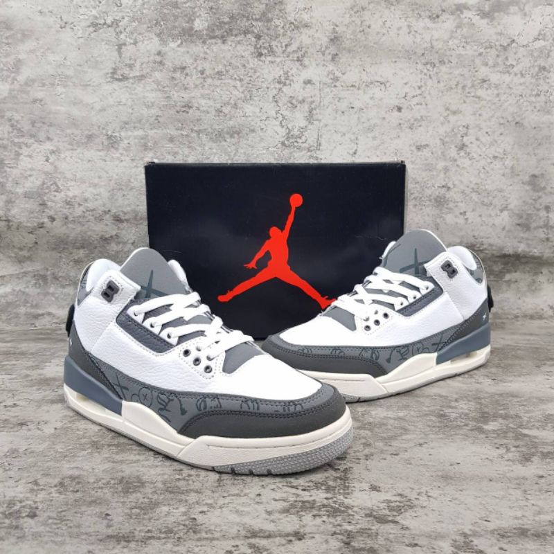 Sepatu Nike Air Jordan Retro 3 x Kaws White Grey 100% premium original