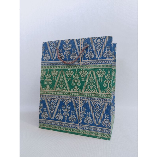 

PAPERBAG motif batik ukuran 20×23×18