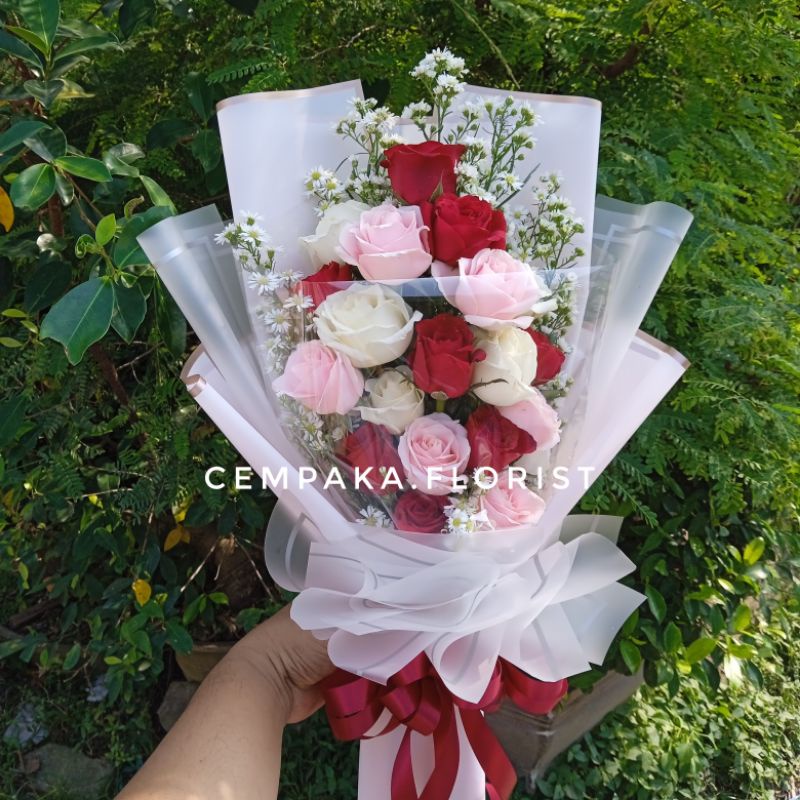 Buket mawar segar / buket bunga asli / toko bunga surabaya