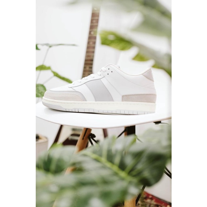 Sepatu Sneakers Pria Leior 1 White Grey