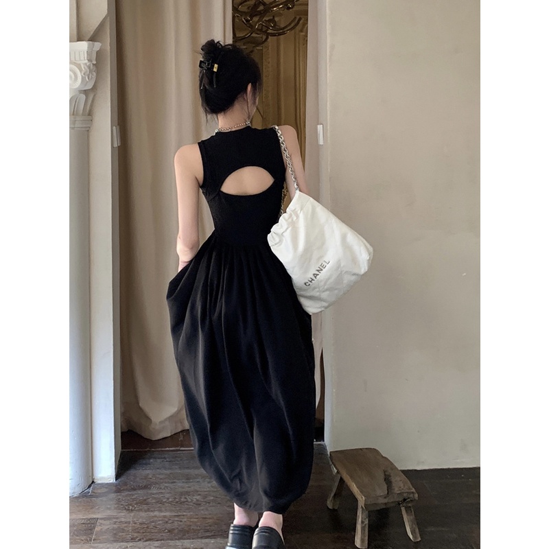 ❀┇gaun musim panas pantai hitam tanpa lengan Perancis retro temperamen Hepburn gaun wanita musim panas rasa desain rompi ceruk backless rok panjang