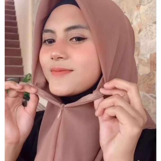 Terlaku... hijab segi 4 Bella squer// resleting Jepang Zipper segitiga