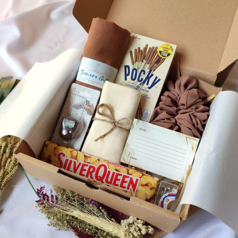 

KADO HAMPERS PAKET HIJAB HADIAH ULANG TAHUN / WISUDA / WEDING GIFT BOX MURAH