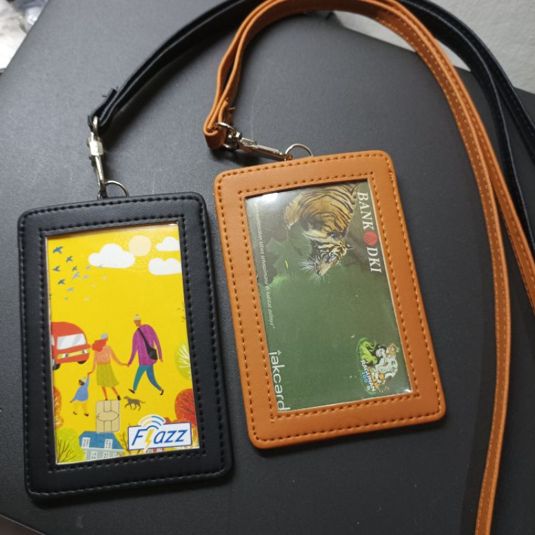 

{ESH.21Jn23ᴼ} TEMPAT ID CARD KULIT SINTETIS TIGA KARTU NEW DENGAN TALI GANTUNGAN