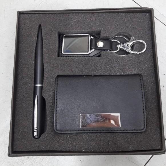 

Gift Set Mewah ( Pulpen, Tempat Kartu Nama, Gantungan Kunci ) 092