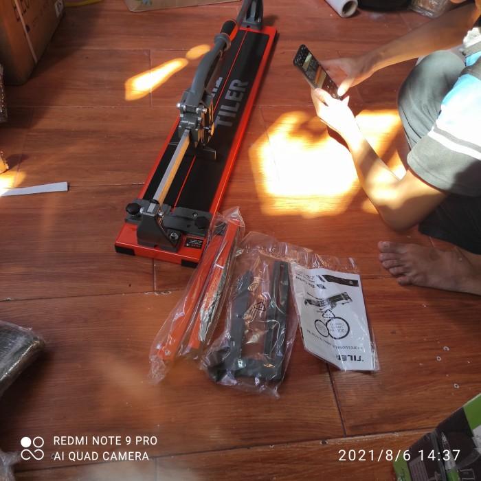 

Pemotong Geranit Tile Cutter 80 Mm Merk Tiler 8102G-3B Italy